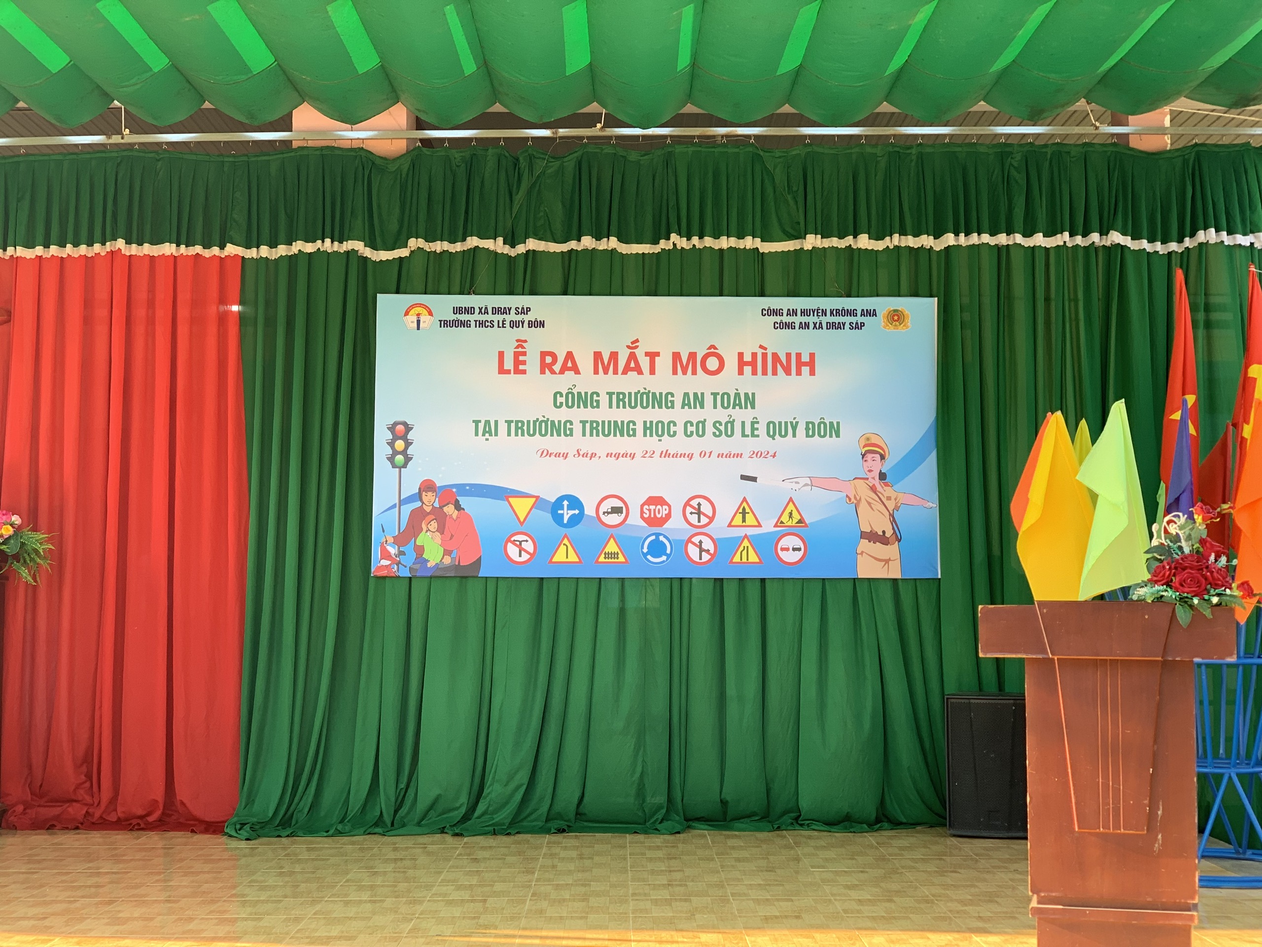 Lễ ra mắt mô hình "Cổng trường An toàn giao thông"