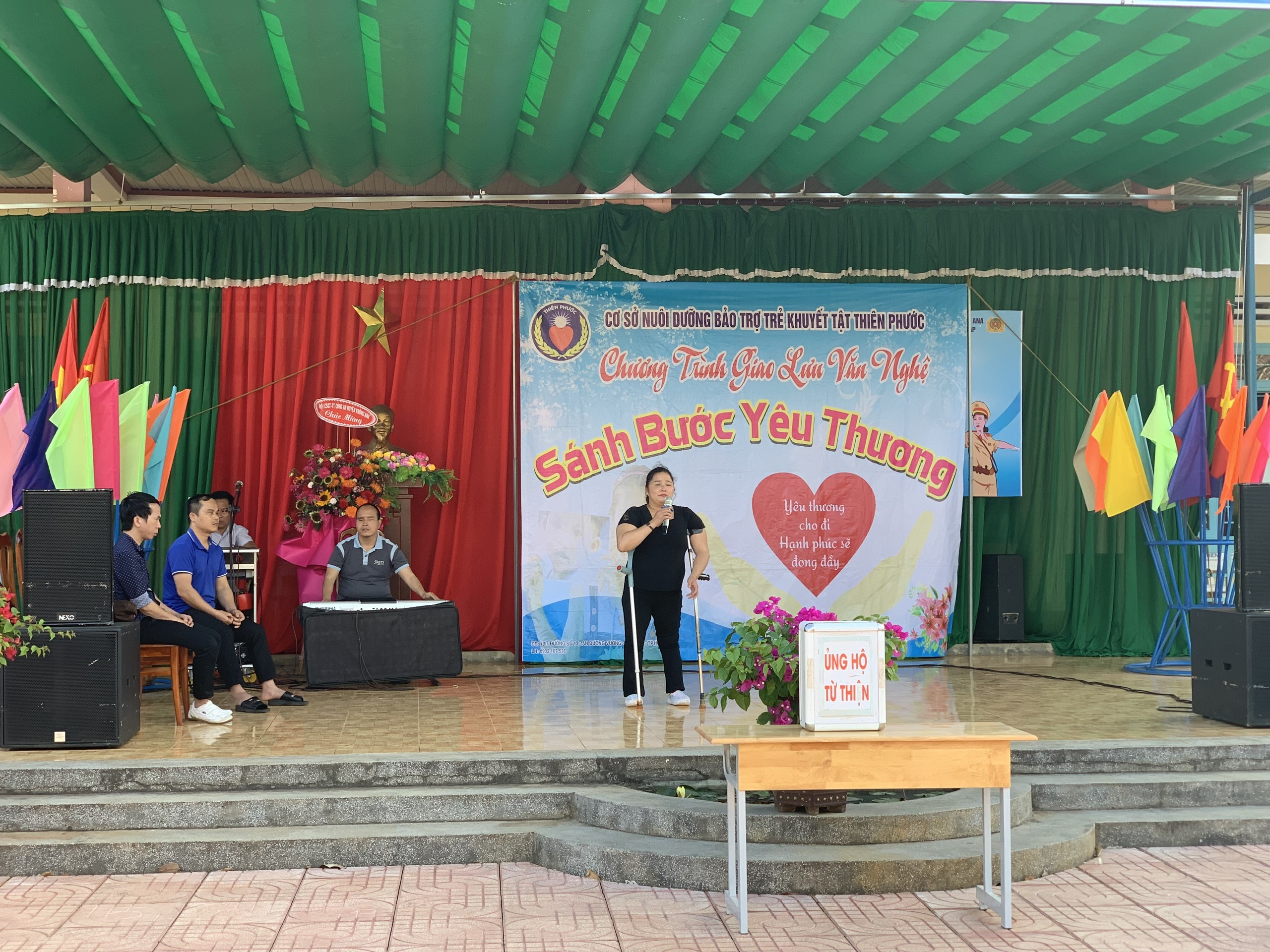 Chương trình giao lưu văn nghệ “Sánh bước yêu thương”